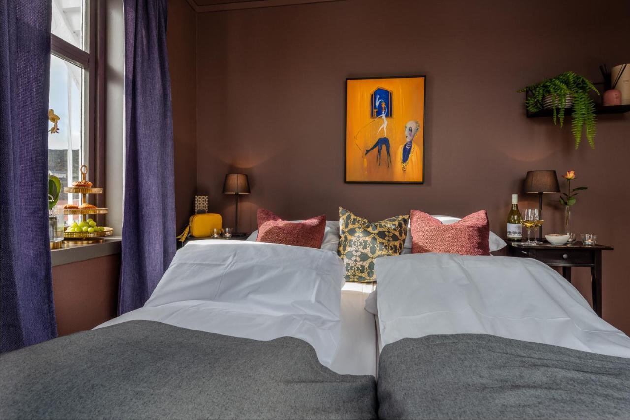 Knutholmen Hotel Kalvåg Buitenkant foto