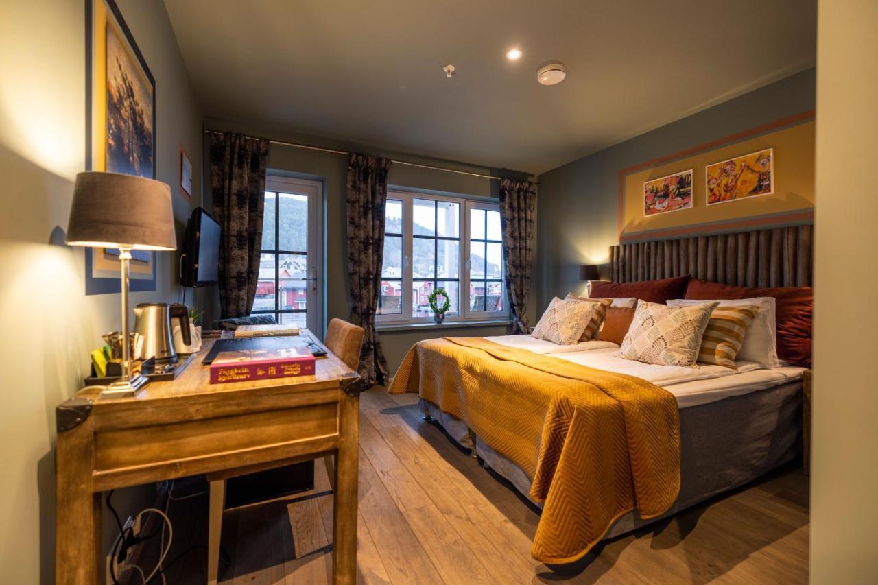 Knutholmen Hotel Kalvåg Buitenkant foto